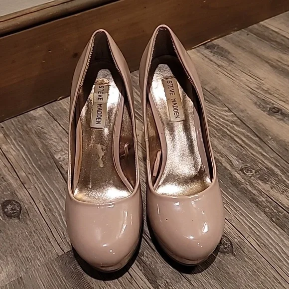 Steve Madden Nude Pumps - Picture 2 of 5